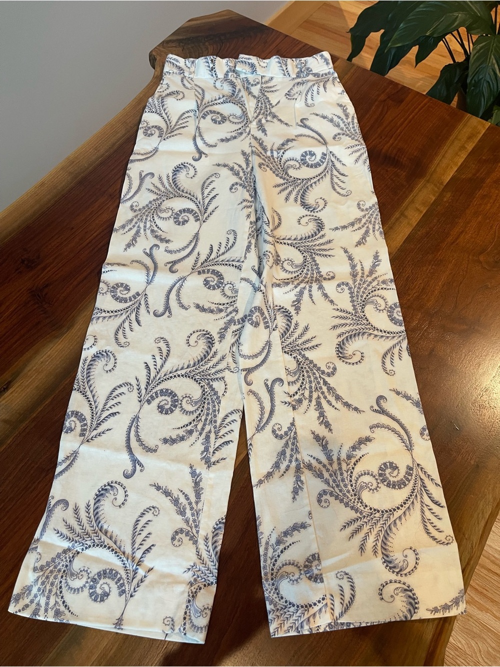 Banana Republic White Wide-Leg Pants with Blue Scroll Print